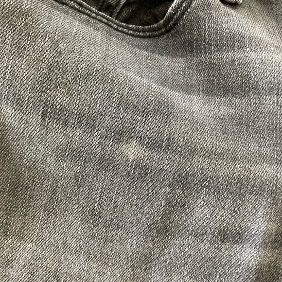 Perfectly worn in Lucky Brand jeans 👖🍀 - Picture 8 of 8